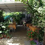 招待所 In With Balcony, Air Conditioning, Wifi 5188-8 *