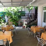 招待所 In With Balcony, Air Conditioning, Wifi 5188-8