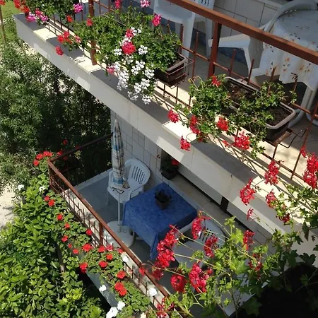게스트하우스 In With Balcony, Air Conditioning, Wifi 5188-8 Sukošan