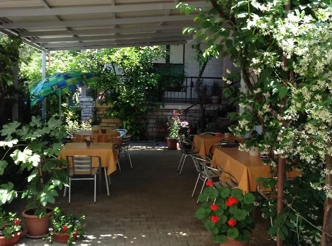 Gostinjska kuća In With Balcony, Air Conditioning, Wifi 5188-8 *