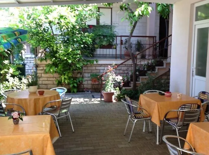 Gostinjska kuća In With Balcony, Air Conditioning, Wifi 5188-8